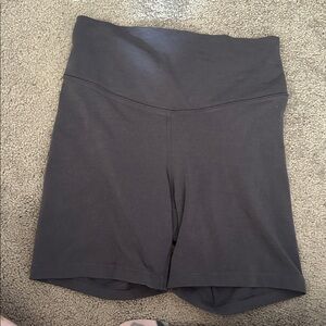 Old Navy Extra High Rise PowerChill Bike Shorts 6 Inch